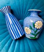 ‼️Twee mooie Blauwe vaasjes in Oosterse stijl €6, Blauw, Aardewerk of Porselein, Ophalen of Verzenden, Zo goed als nieuw