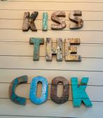 Leuk voor aan de muur: Houten letters KISS THE COOK, Ophalen