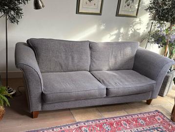 Grijze stoffen bank - comfortabel en stijlvol!