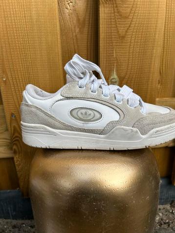 Witte Adidas Sneakers - Maat 38.5 beschikbaar voor biedingen