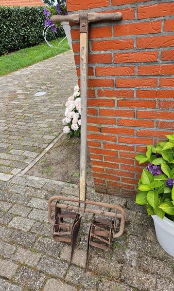 Antieke rolschoffel beschikbaar voor biedingen
