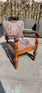 Antieke fauteuil met houtsnijwerk, Ophalen