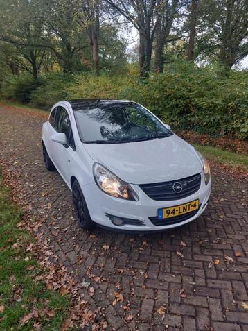 Opel Corsa 1.4 16V 3D 2010 Wit Color Edition beschikbaar voor biedingen