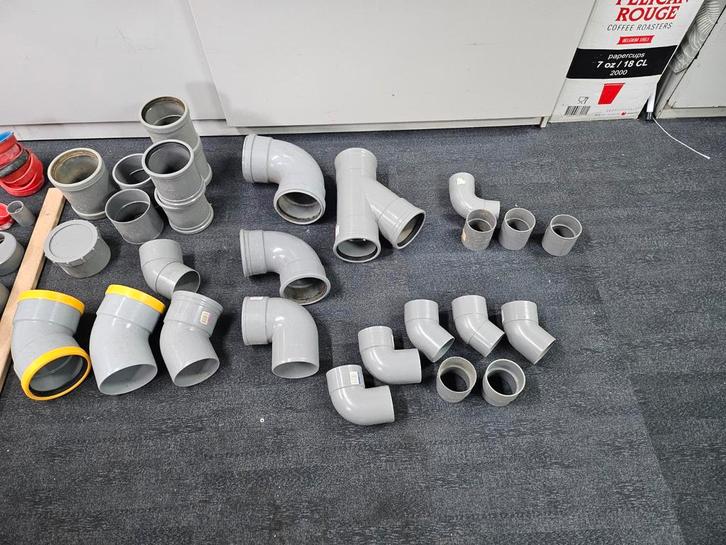 Groot lot PVC buizen en hulpstukken, Doe-het-zelf en Verbouw, Buizen en Afvoer, Gebruikt, Overige typen, Pvc, Minder dan 2 meter