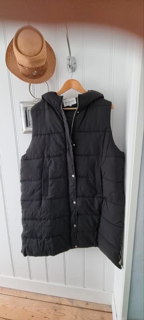 NIEUW ! 2xl 48 lange zwarte bodywarmer met capuchon Maat XL, Kleding | Dames, Bodywarmers, Nieuw, Maat 46/48 (XL) of groter, Zwart