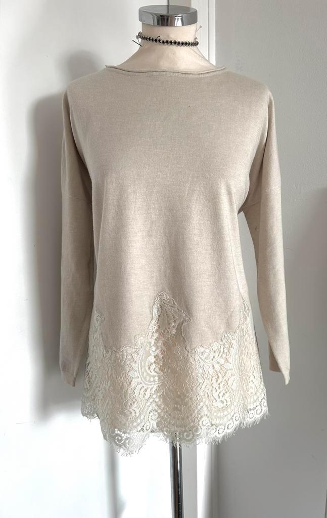 Mooie zachte wintertrui met kant, Kleding | Dames, Truien en Vesten, Zo goed als nieuw, Maat 38/40 (M), Beige, Ophalen of Verzenden