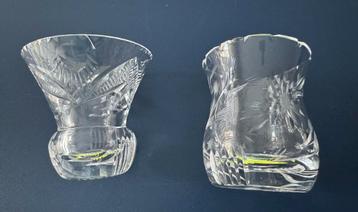 Beschadigde kleine glazen vaasjes 7,5 - 8 cm beschikbaar voor biedingen