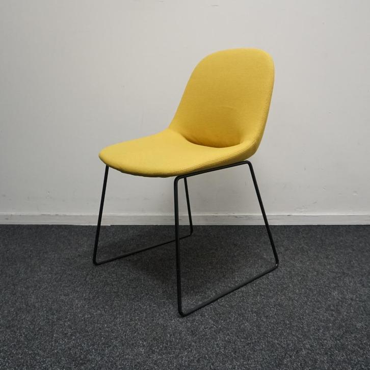 Artifort Beso Design Stoelen | Eetkamerstoelen | Geel, Huis en Inrichting, Stoelen, Gebruikt, Vier, Metaal, Stof, Overige kleuren