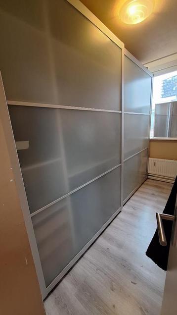 Glazen schuifwand, GRATIS beschikbaar voor biedingen