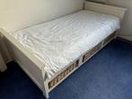 Eenpersoonsbed met manden en matras., Ophalen, Gebruikt, 90 cm, Eenpersoons