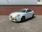 Alfa Romeo Giulietta 1.4 T Exclusive QV line, 65 €/maand, 4 cilinders, Wit, Traction-control