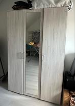 Kledingkast, drie deuren met spiegel, Ophalen, 100 tot 150 cm, 200 cm of meer, Zo goed als nieuw