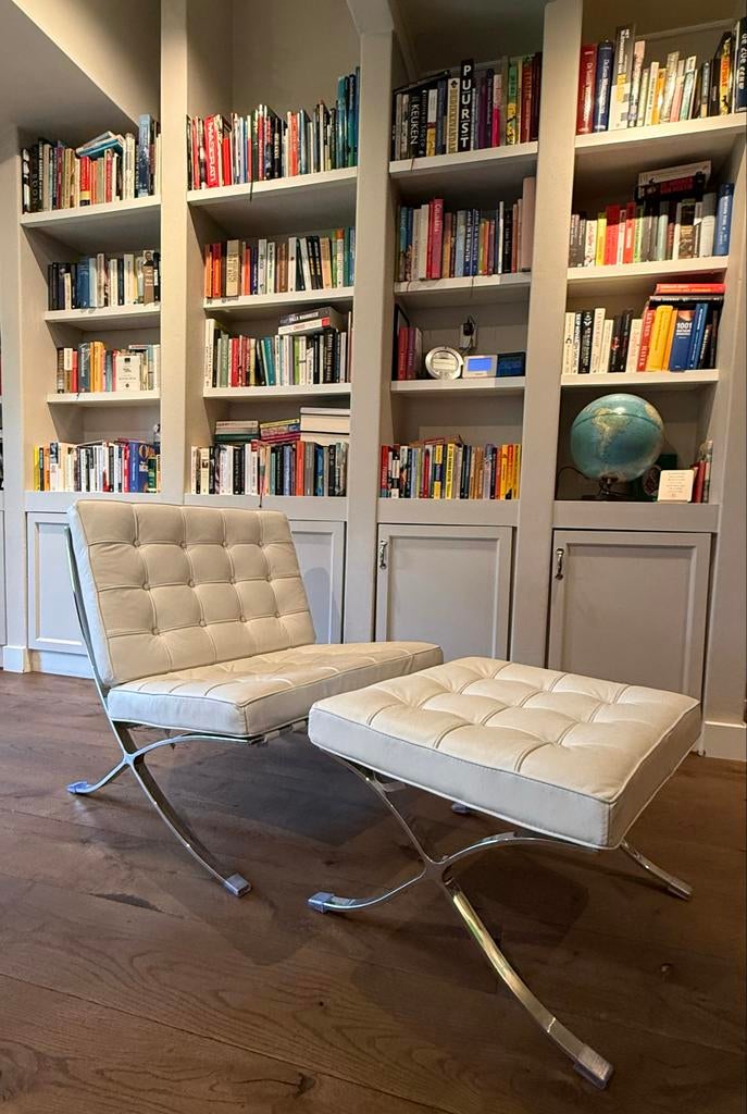 Barcelona Chair + Ottoman in Zeer Goede Staat, Huis en Inrichting, Ophalen, Minder dan 75 cm, Zo goed als nieuw, 75 tot 100 cm