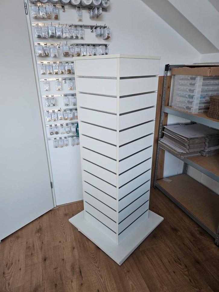 Slatwall Toren op Wielen - Winkel Display, Zakelijke goederen, Kantoor en Winkelinrichting | Winkel en Inventaris, Ophalen