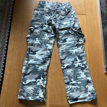 Camouflagebroek (maat 170) beschikbaar voor biedingen