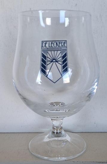 De Leckere Bierglas op voet, type bolleke beschikbaar voor biedingen