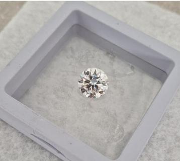 Moissanite 4 Karaat beschikbaar voor biedingen