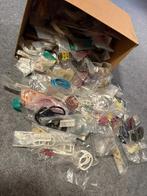 Grote partij kunststof gespen en riemsluitingen (500st), Hobby en Vrije tijd, Naaien en Fournituren, -, -, Onbekend (nieuw artikel gekocht binnen NL via veiling)