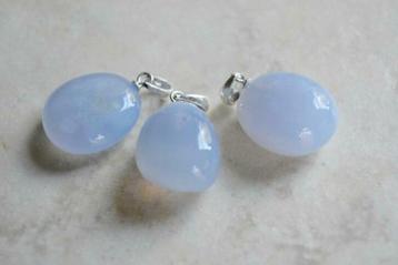 Chalcedoon hanger met zilver hanger oogje beschikbaar voor biedingen