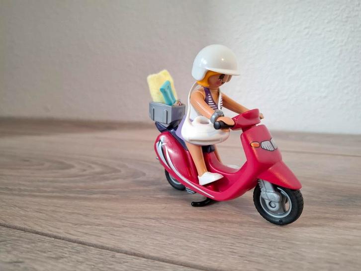 Playmobil Zomers meisje met scooter - 9084, Kinderen en Baby's, Speelgoed | Playmobil, Zo goed als nieuw, Ophalen of Verzenden
