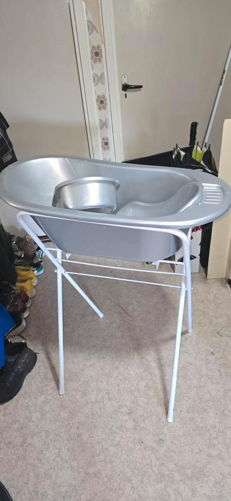 Babybadje met standaard, Kinderen en Baby's, Badjes en Verzorging, Zo goed als nieuw, Badje, Overige merken, Standaard, Ophalen of Verzenden