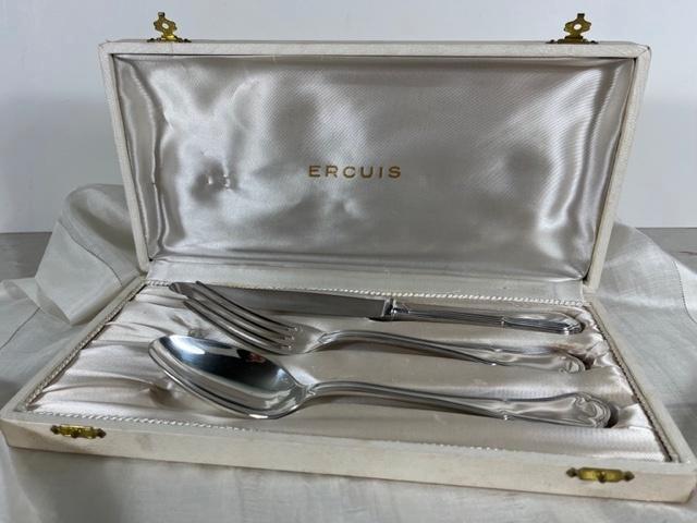 Ercuis cassette met verzilverd couvert: mes, vork en lepel, Antiek en Kunst, Antiek | Bestek, Ophalen of Verzenden