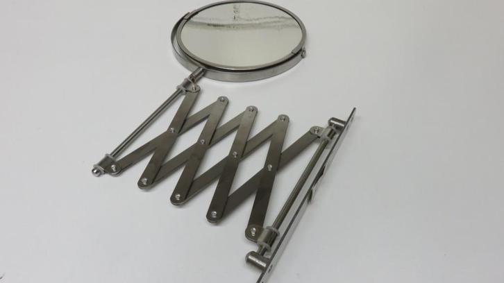 Scheerspiegel / Make-up spiegel uittrekbaar met vergroting., Huis en Inrichting, Woonaccessoires | Spiegels, Zo goed als nieuw