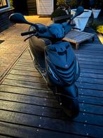 Piaggo zip | zwart | custom, Ophalen, Maximaal 45 km/u, Zip, Zo goed als nieuw