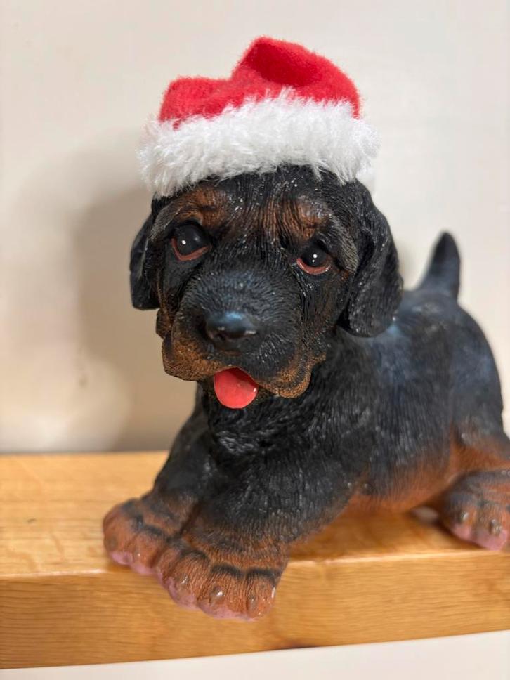 Vintage Rotweiler Pup Beeldje met Kerstmuts, Diversen, Kerst, Zo goed als nieuw, Ophalen of Verzenden