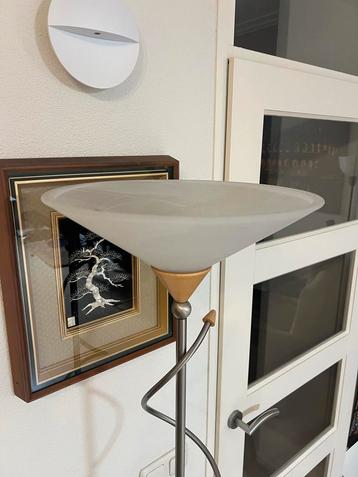 Stijlvolle Staande Lamp beschikbaar voor biedingen