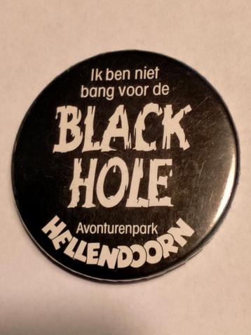Hellendoorn Black Hole vintage zeldzame logo button pretpark beschikbaar voor biedingen