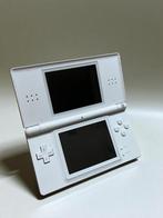 Nintendo DS Lite Wit – Zo Goed Als Nieuw + Oplader, Spelcomputers en Games, Spelcomputers | Nintendo DS, Ophalen of Verzenden