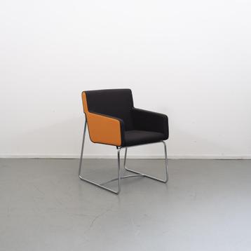 1x Leolux Spring (Eetkamer)Stoel Grijs/Oranje Stof - Chroom beschikbaar voor biedingen