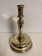 Kandelaar. 17e Eeuw. Brons. Geheel gaaf. Hoogte 22 cm., Antiek en Kunst, Antiek | Kandelaars, Verzenden, Koper of Brons