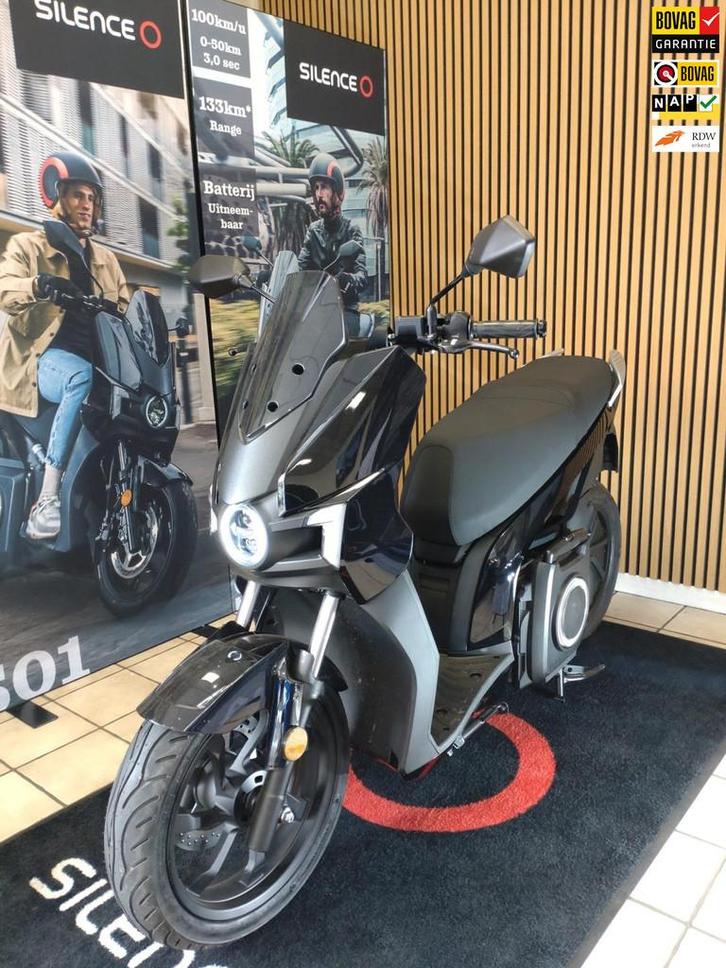 Silence Bromscooter Silence S01 5.6 kWh 45km uitvoering, Fietsen en Brommers, Brommers | Overige merken, Gebruikt