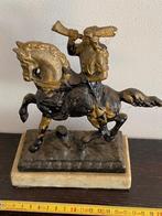 Oud Metalen Beeld van een bode, Verzamelen, Beelden en Beeldjes, Ophalen of Verzenden, Gebruikt, Mens