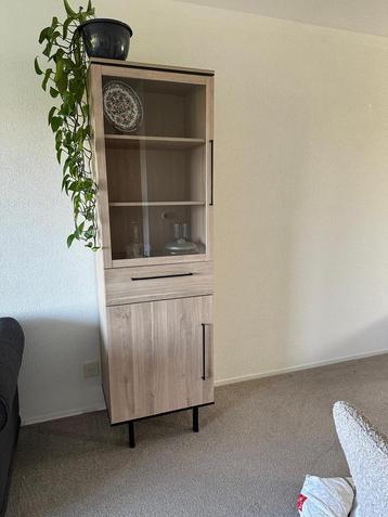 Complete licht houten kasten/ tafel set  beschikbaar voor biedingen