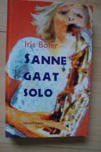 SANNE GAAT SOLO door Iris Boter, Ophalen of Verzenden, Zo goed als nieuw, Nederland