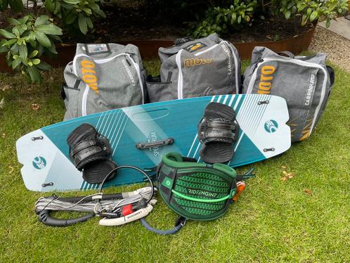 Cabrinha Moto kite set 7 + 9 + 12 + board + harnas + bar, Watersport en Boten, Kitesurfen, Zo goed als nieuw, Kitesurf-set, 7 m²