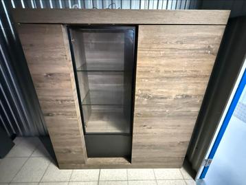 Compleet set meubels beschikbaar voor biedingen