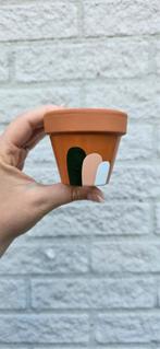Zelfgeschilderde terracotta pot, Tuin en Terras, Ophalen of Verzenden, Zo goed als nieuw, Rond, Minder dan 25 cm