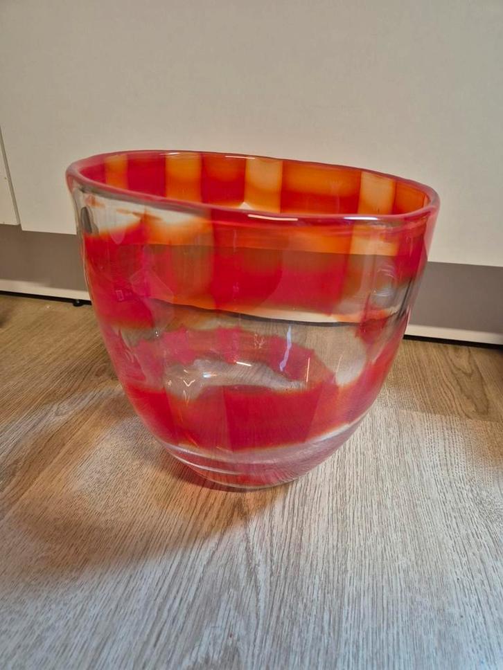 Rood gestreepte vaas 25 cm hoog, Huis en Inrichting, Woonaccessoires | Vazen, Ophalen of Verzenden