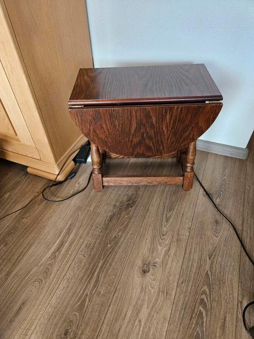 Inklapbaar Houten Bijzettafeltje, Huis en Inrichting, Tafels | Bijzettafels, Gebruikt, Ovaal, Minder dan 55 cm, Hout, Ophalen