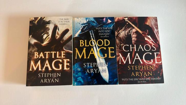 Stephen Aryan – Age of Darkness trilogie, Boeken, Fantasy, Zo goed als nieuw, Ophalen of Verzenden