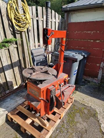 Bandenapparaat / Banden demonteermachine  beschikbaar voor biedingen