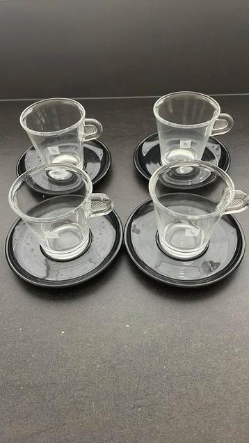 4 x Nespresso kop en schotel beschikbaar voor biedingen