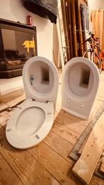 Twee toiletpotten goede staat - Vitra, Doe-het-zelf en Verbouw, Sanitair, Ophalen of Verzenden, Toilet