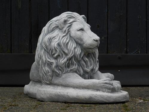 Set liggende leeuwen - vol steen, Tuin en Terras, Tuinbeelden, Dierenbeeld, Steen, Ophalen of Verzenden