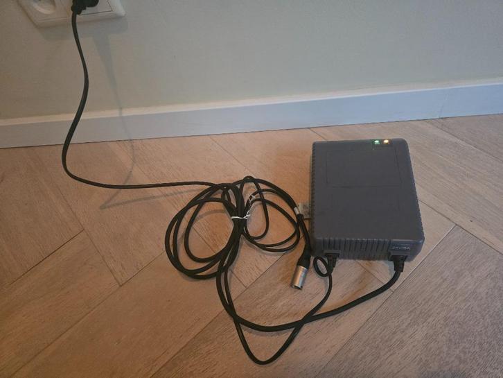 Acculader / oplader t.b.v. scootmobiel Impulse S 24V 8AH, Diversen, Verpleegmiddelen, Gebruikt, Ophalen of Verzenden