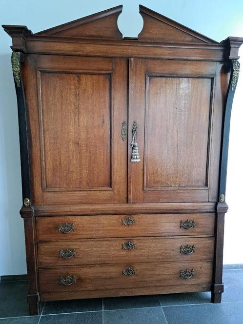 Groot 17e eeuws eiken kabinet / buffetkast, Antiek en Kunst, Antiek | Meubels | Kasten, Ophalen